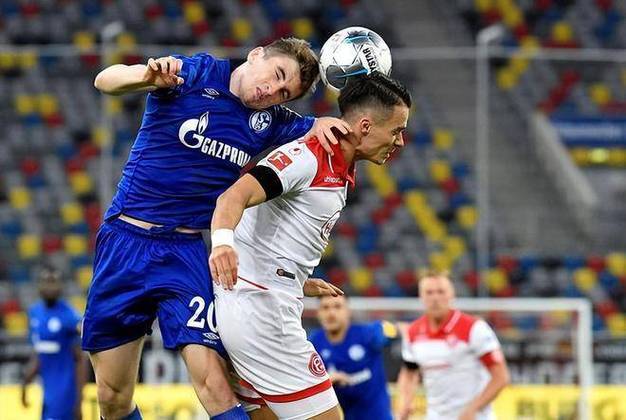 包含波鸿遭遇主场失利，停滞在降级区的词条