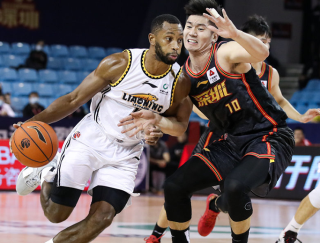 开云体育官网-包含内线乌龙暴扣震撼全场，现场欢声雷动的词条